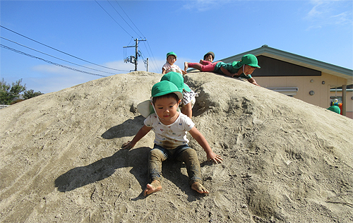 創造性を育む遊具なしの遊び